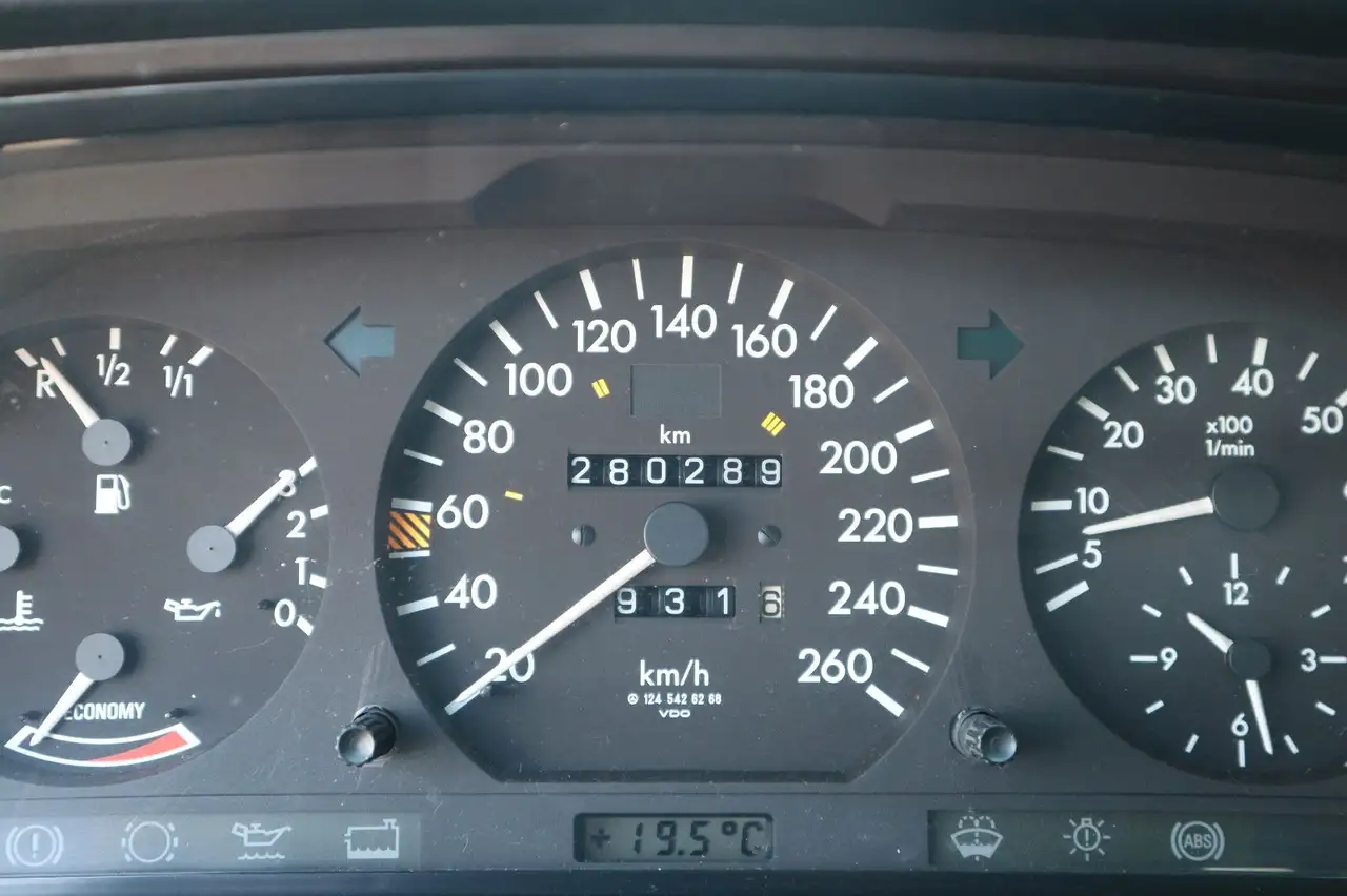 Mercedes-Benz 300 E 24V Lim. Aut. AMG LEDER*TEMPOMAT*KLIMA*, foto 8