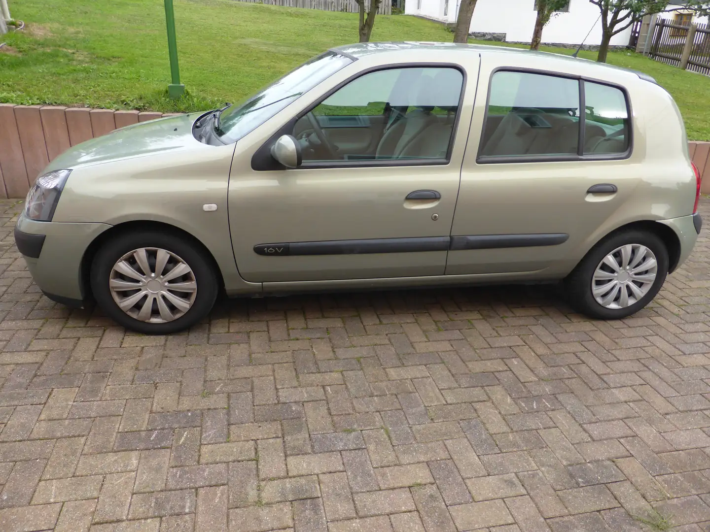 Renault Clio Clio 1.2 16V Privilege Grau - 1
