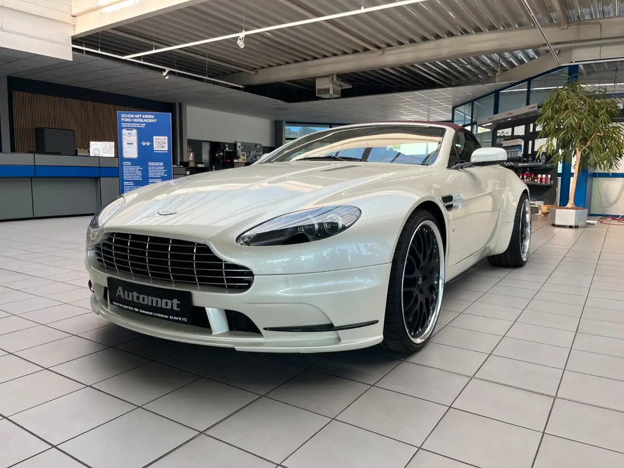 Aston Martin V8