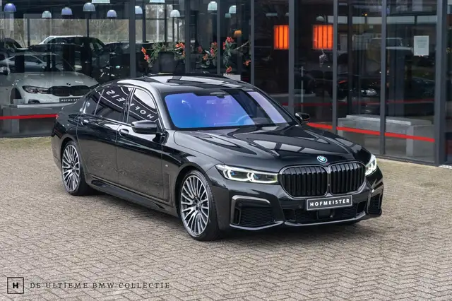 BMW 745 7-serie 745Le M-Sport | B&W | Entertainment achter