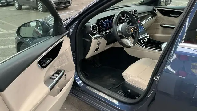Mercedes-Benz C-Class view 11