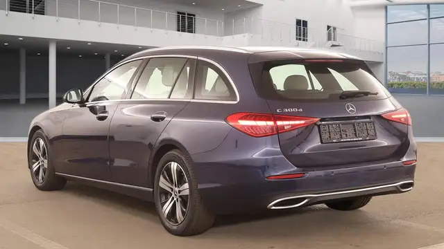 Mercedes-Benz C-Class view 4