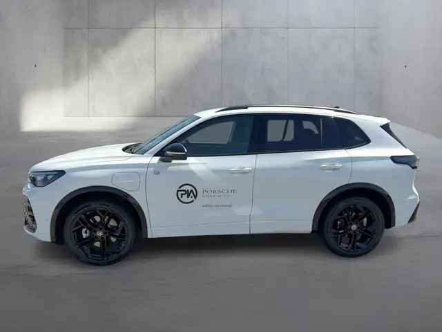 Volkswagen Tiguan view 2