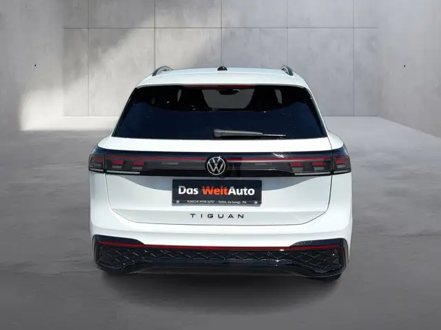 Volkswagen Tiguan view 4