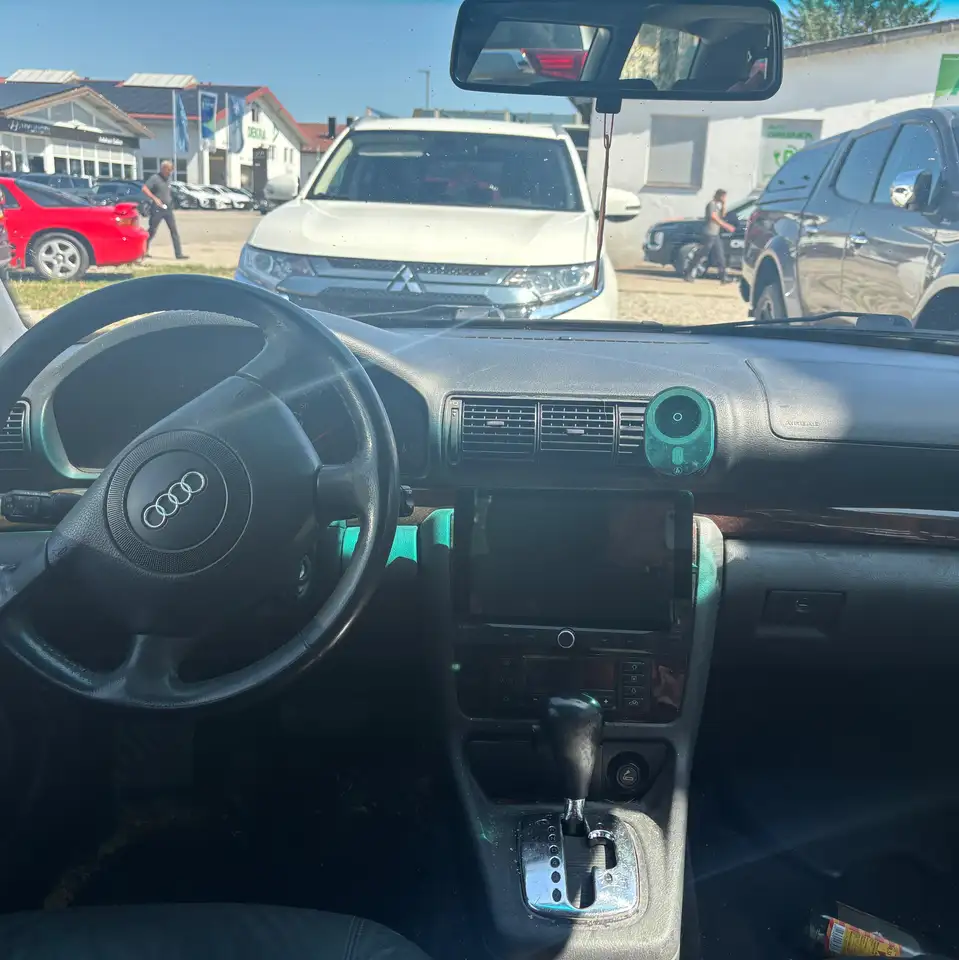 Audi A4 Avant 2.4, foto 1