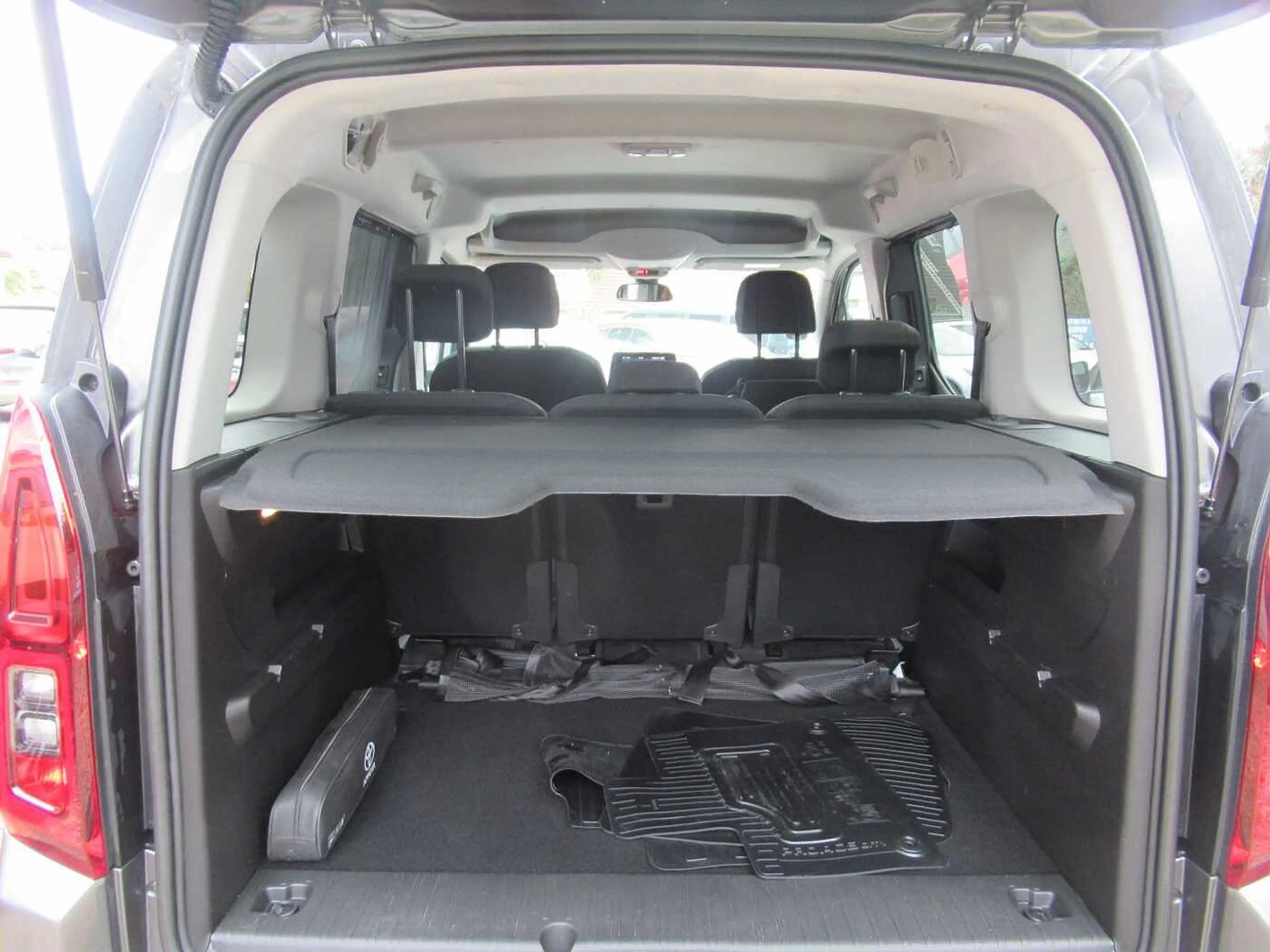 Toyota Proace City Verso 1.2 Turbo Team Deutschland — photo 11