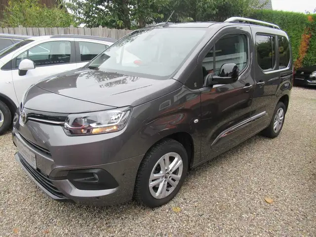 Toyota Proace City Verso 1.2 Turbo Team Deutschland