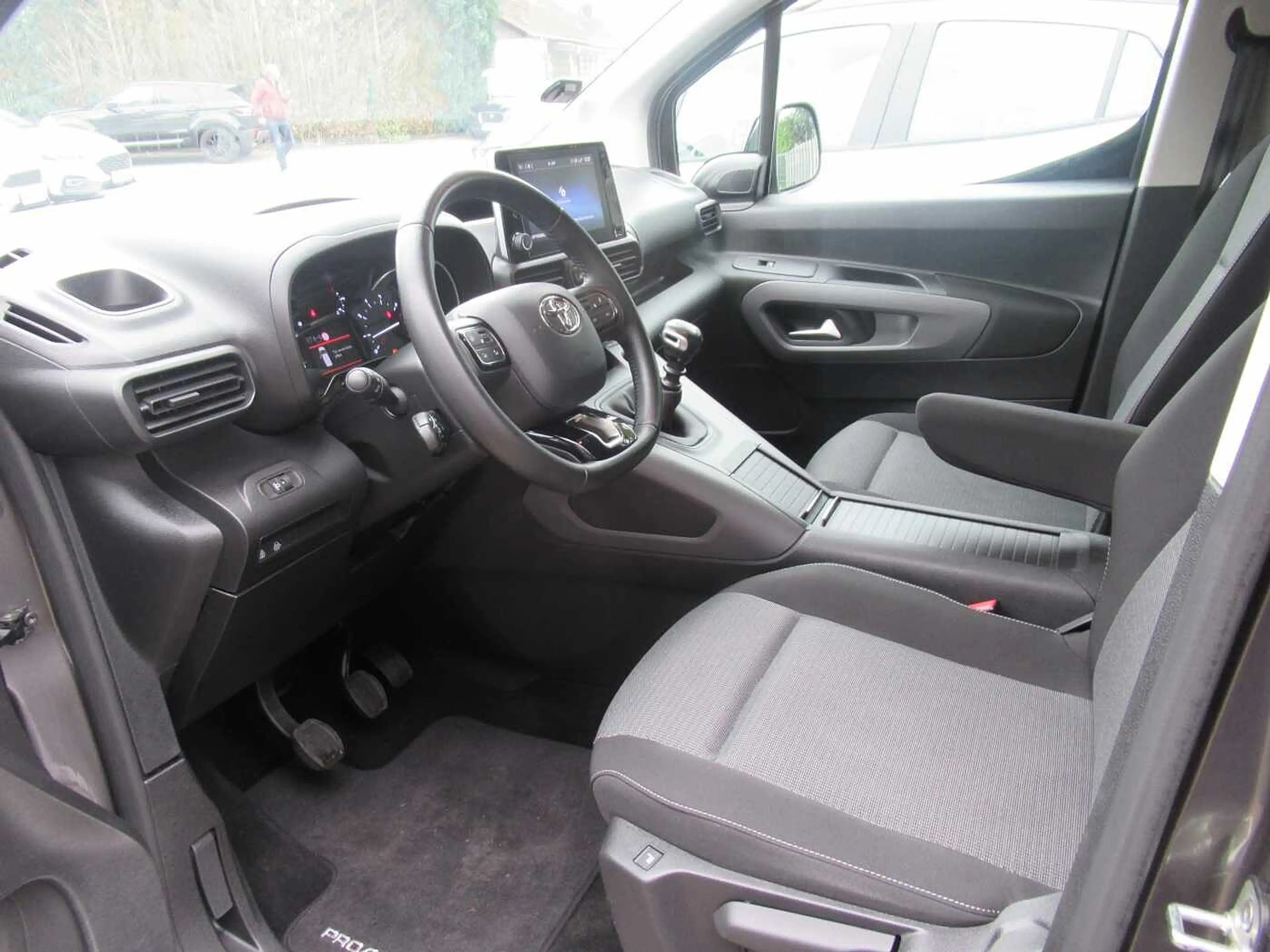 Toyota Proace City Verso 1.2 Turbo Team Deutschland — photo 7