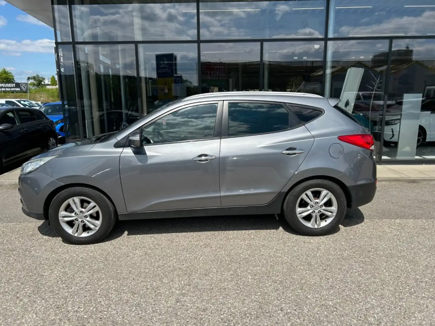Hyundai iX35 Allrad Diesel 2,0 CRDI Premium 4WD Grau - 2