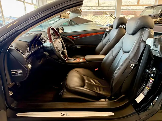 Mercedes-Benz SL view 10