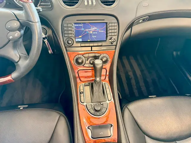 Mercedes-Benz SL view 15