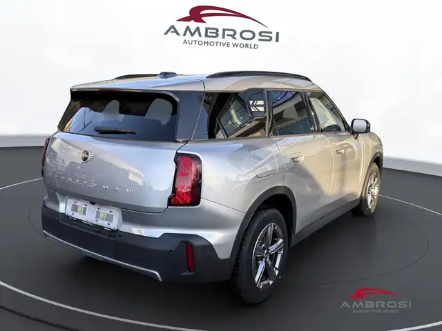 MINI Countryman view 3