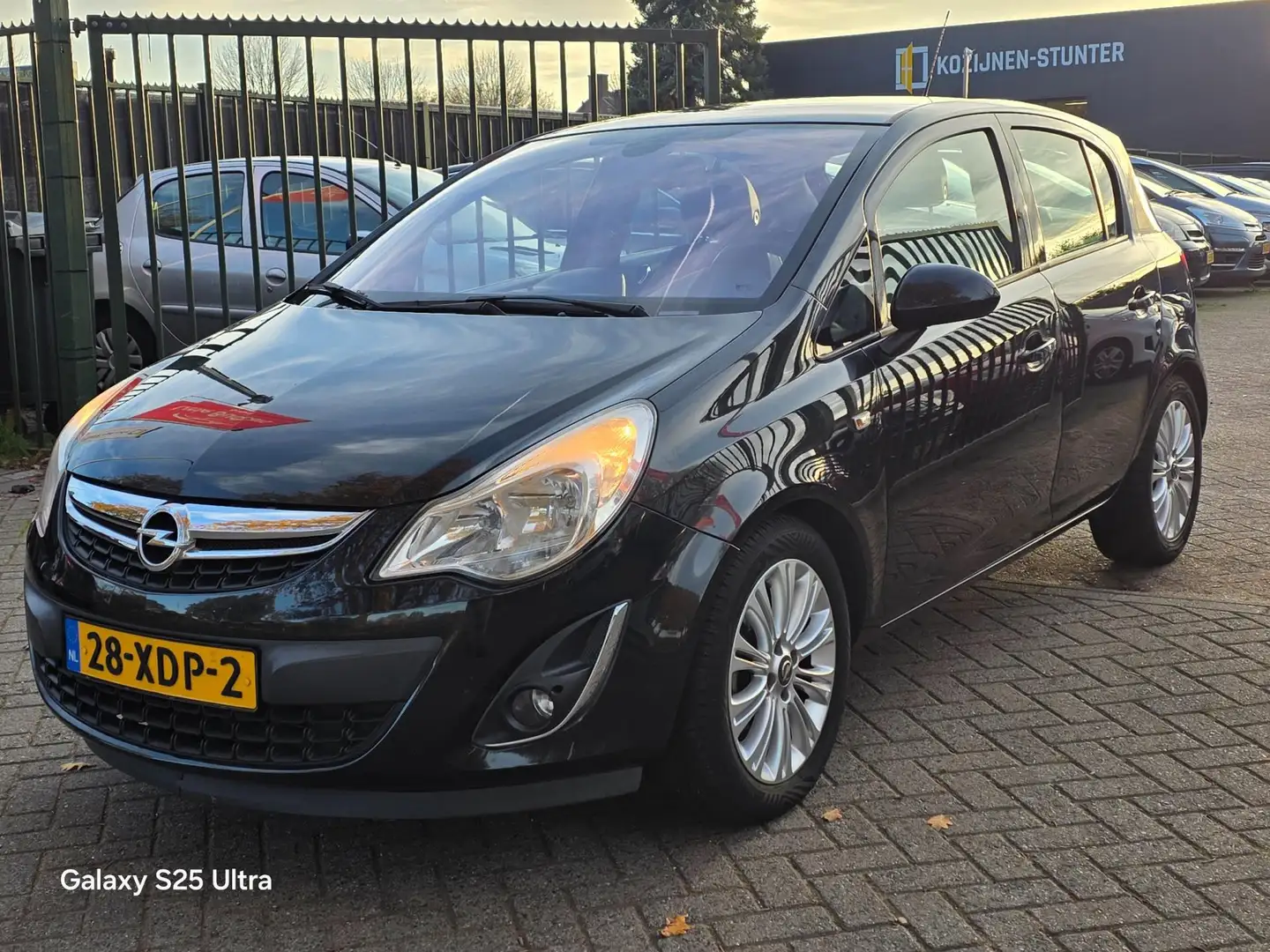 Opel Corsa 1.2-16V Anniversary Edition 1e eigenaar dealer ond Zwart - 2
