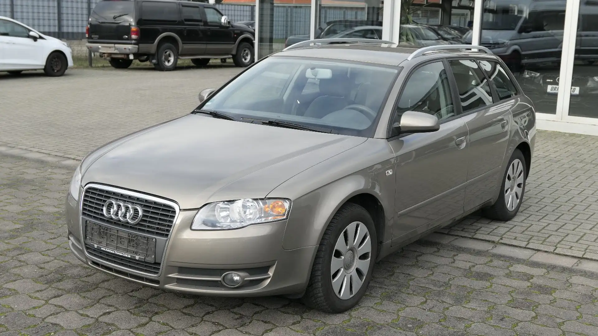 Audi A4 Avant 2.0 Бежевий - 1