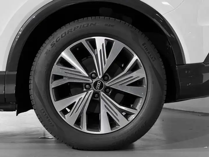Audi Q4 2024, foto 7
