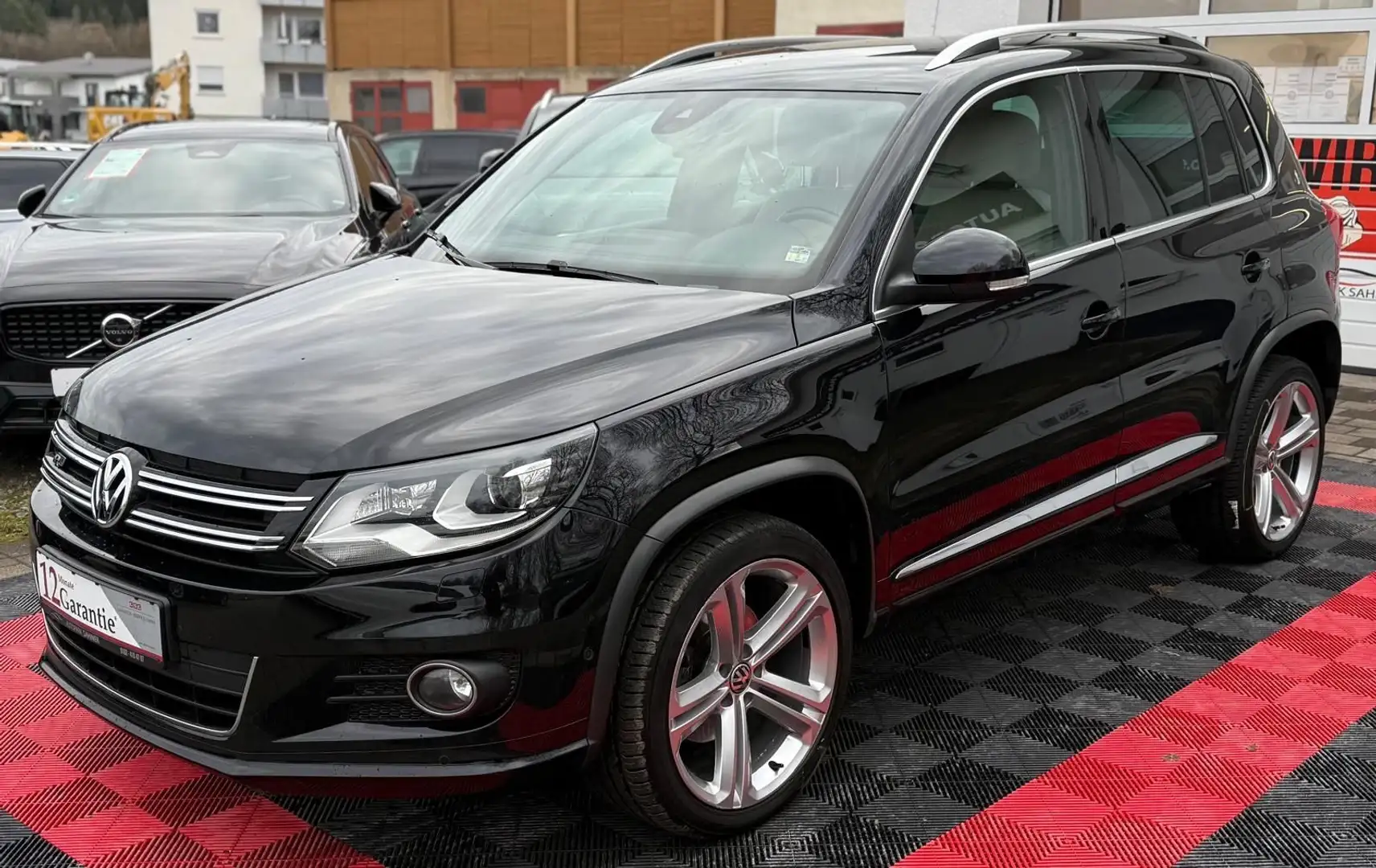 Volkswagen Tiguan *R LINE*4Motion* Schwarz - 2