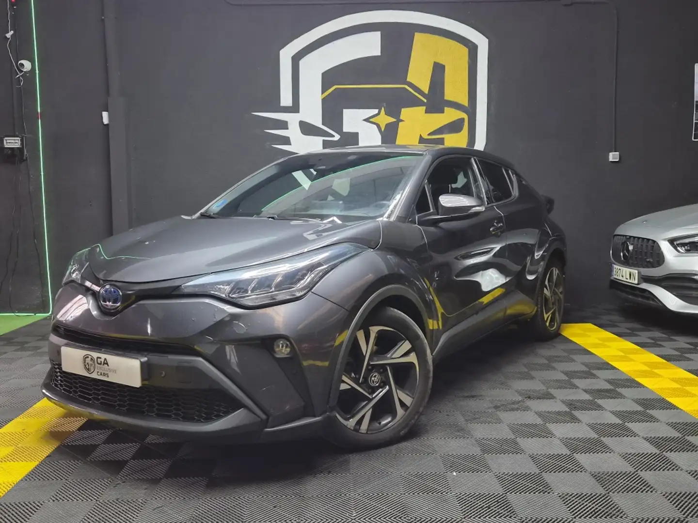 Toyota C-HR 125H Advance Gris - 1