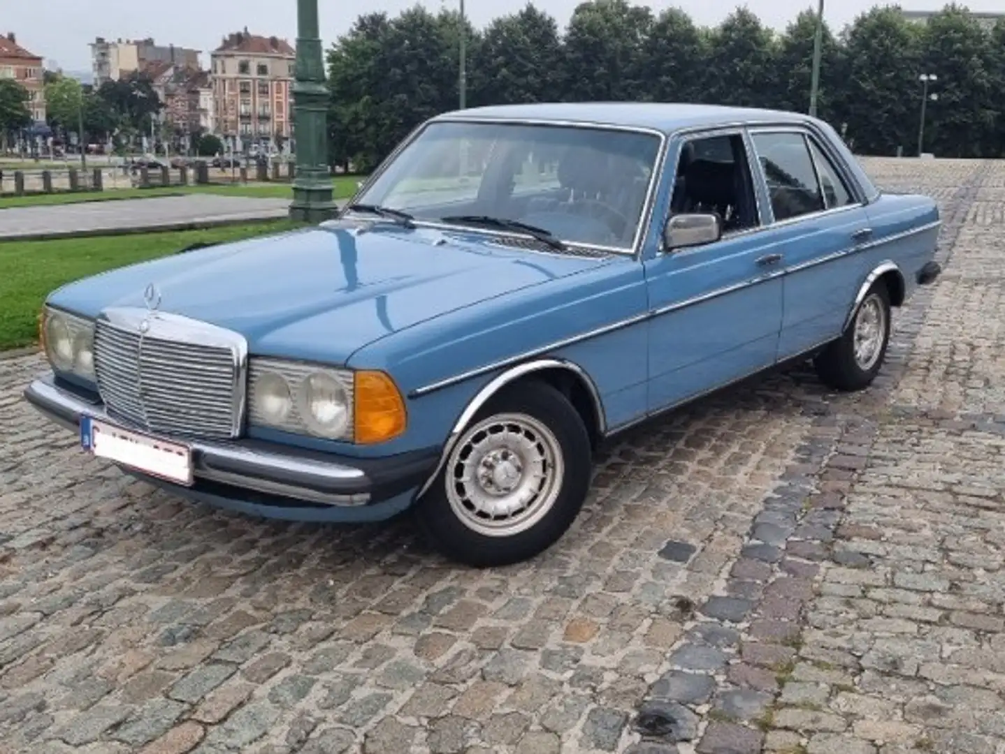 Mercedes-Benz 200 w123 200d Blue - 1