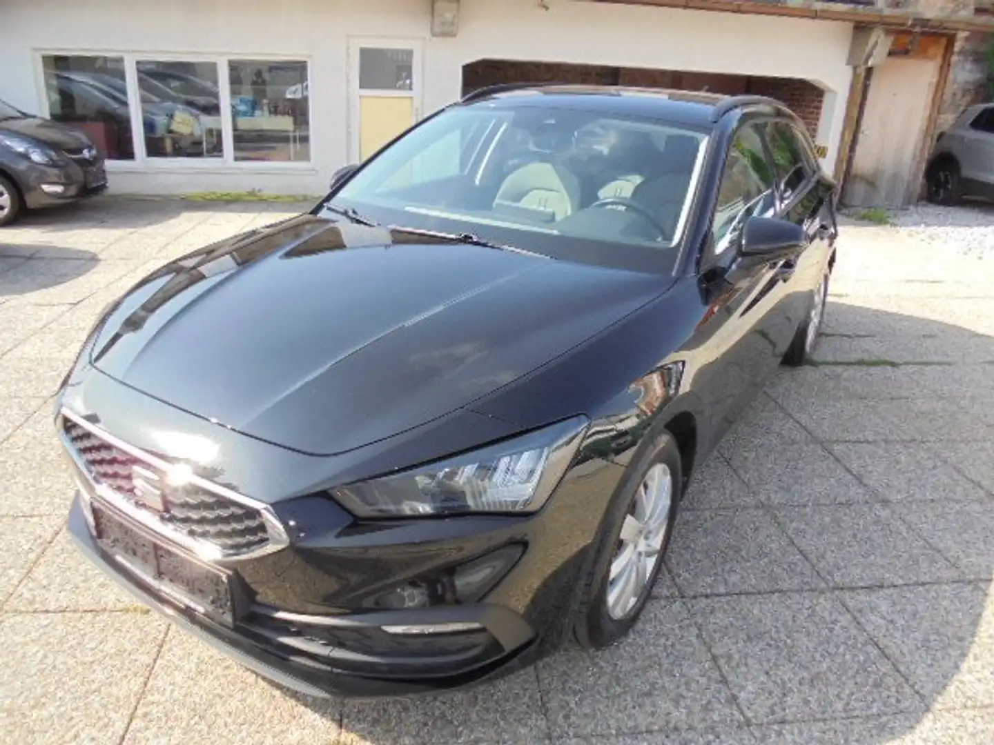 SEAT Leon Leon SP 1,0 TSI Style Schwarz - 1