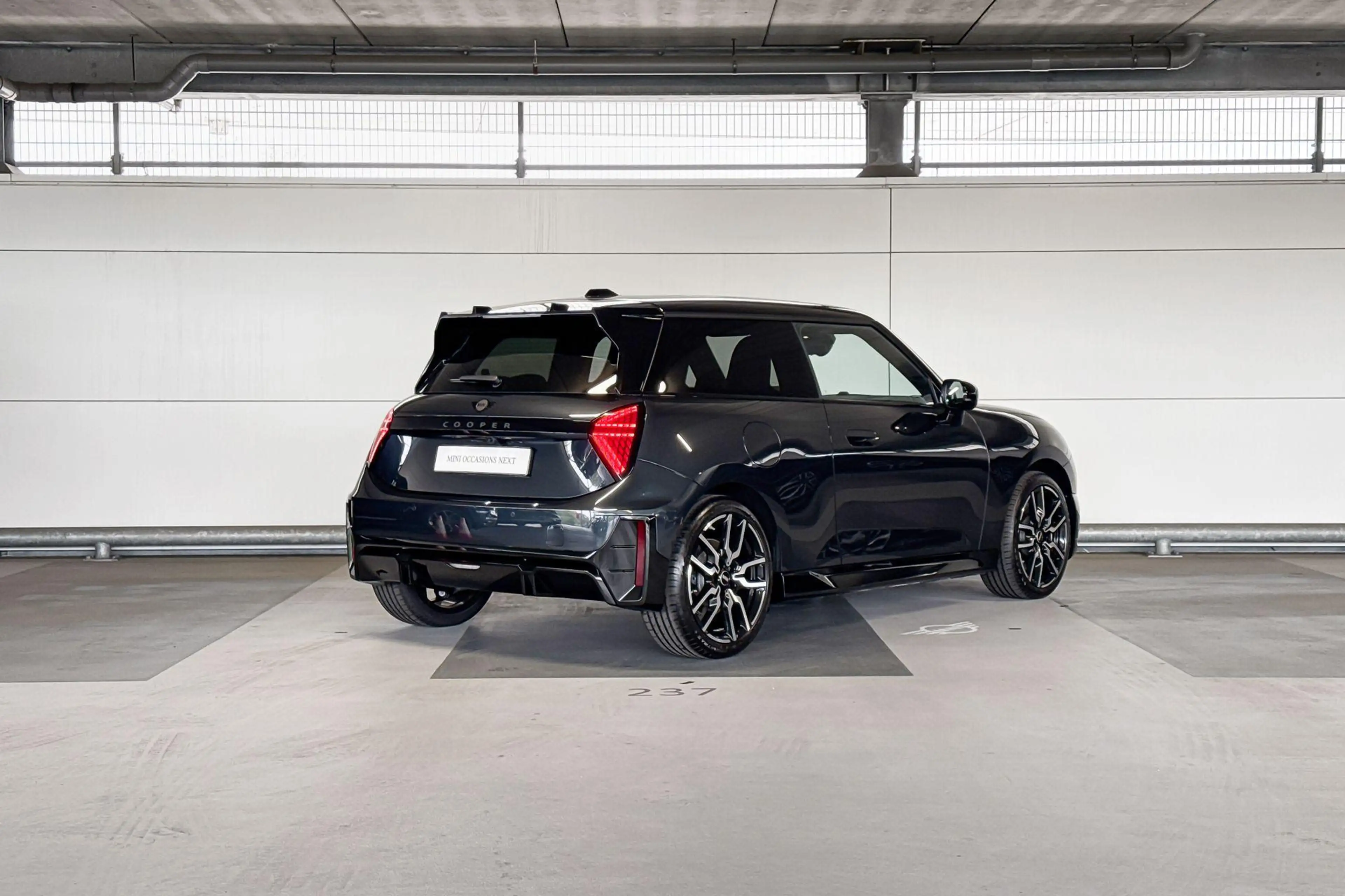 MINI John Cooper Works 3-deurs Cooper E Cooper M 40.7 kWh | 18 Inch JCW L — photo 6