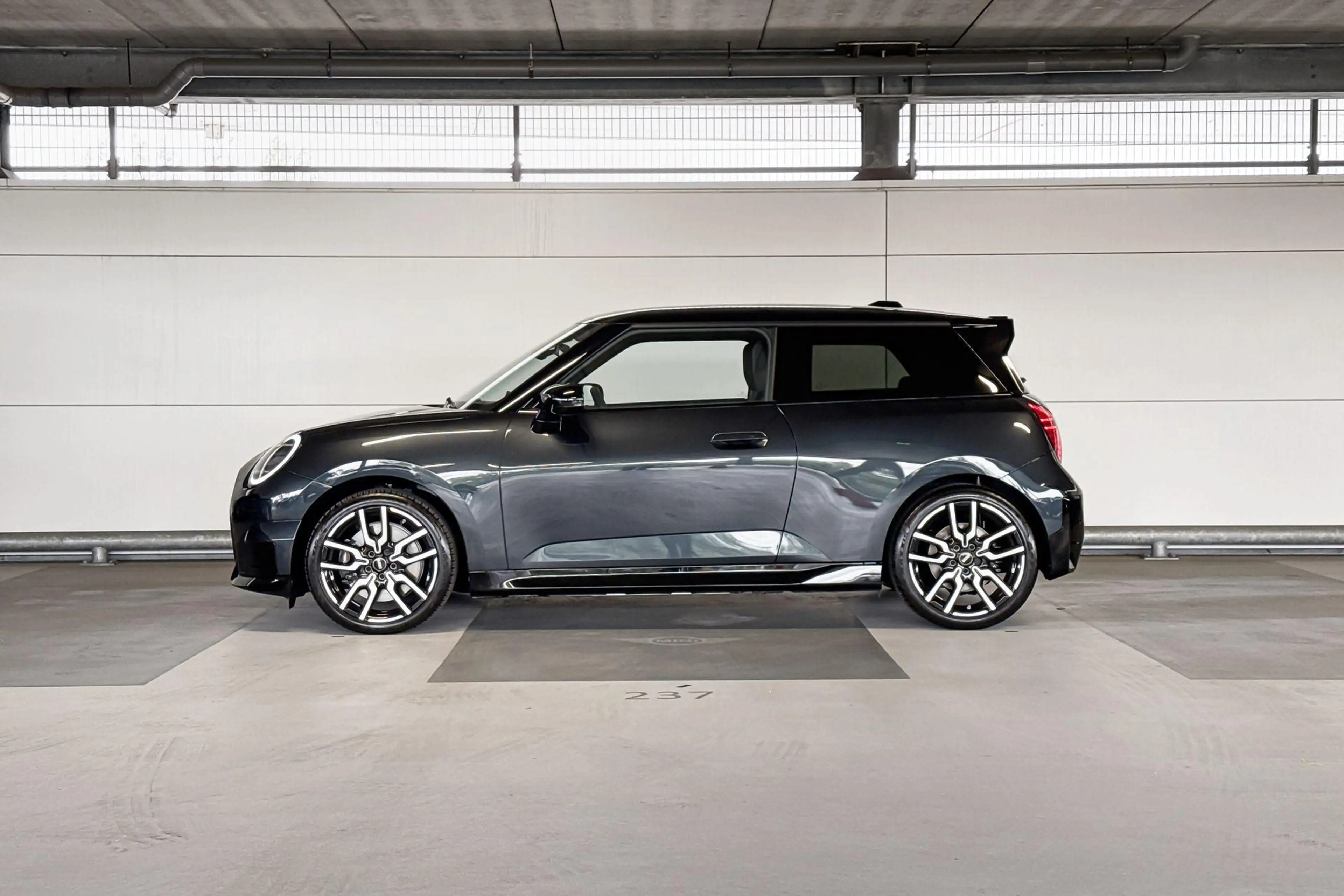 MINI John Cooper Works 3-deurs Cooper E Cooper M 40.7 kWh | 18 Inch JCW L — photo 2