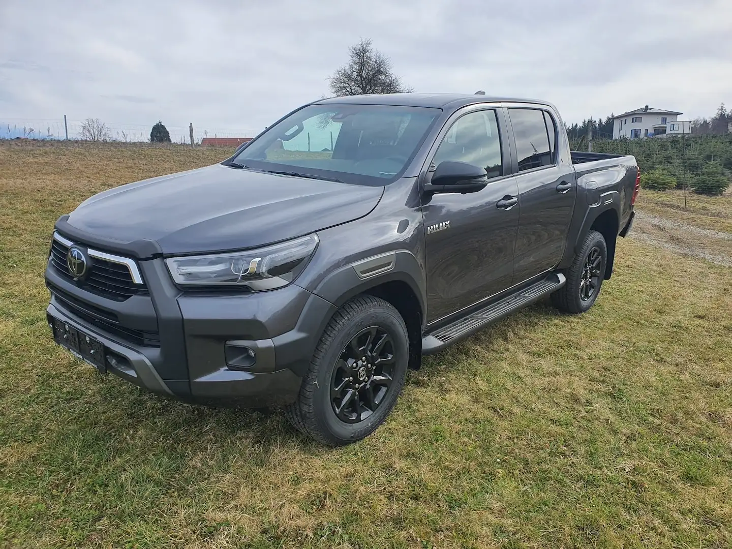 Toyota Hilux HiLux 4x4 Double Cab Autm. Invincible Grau - 1