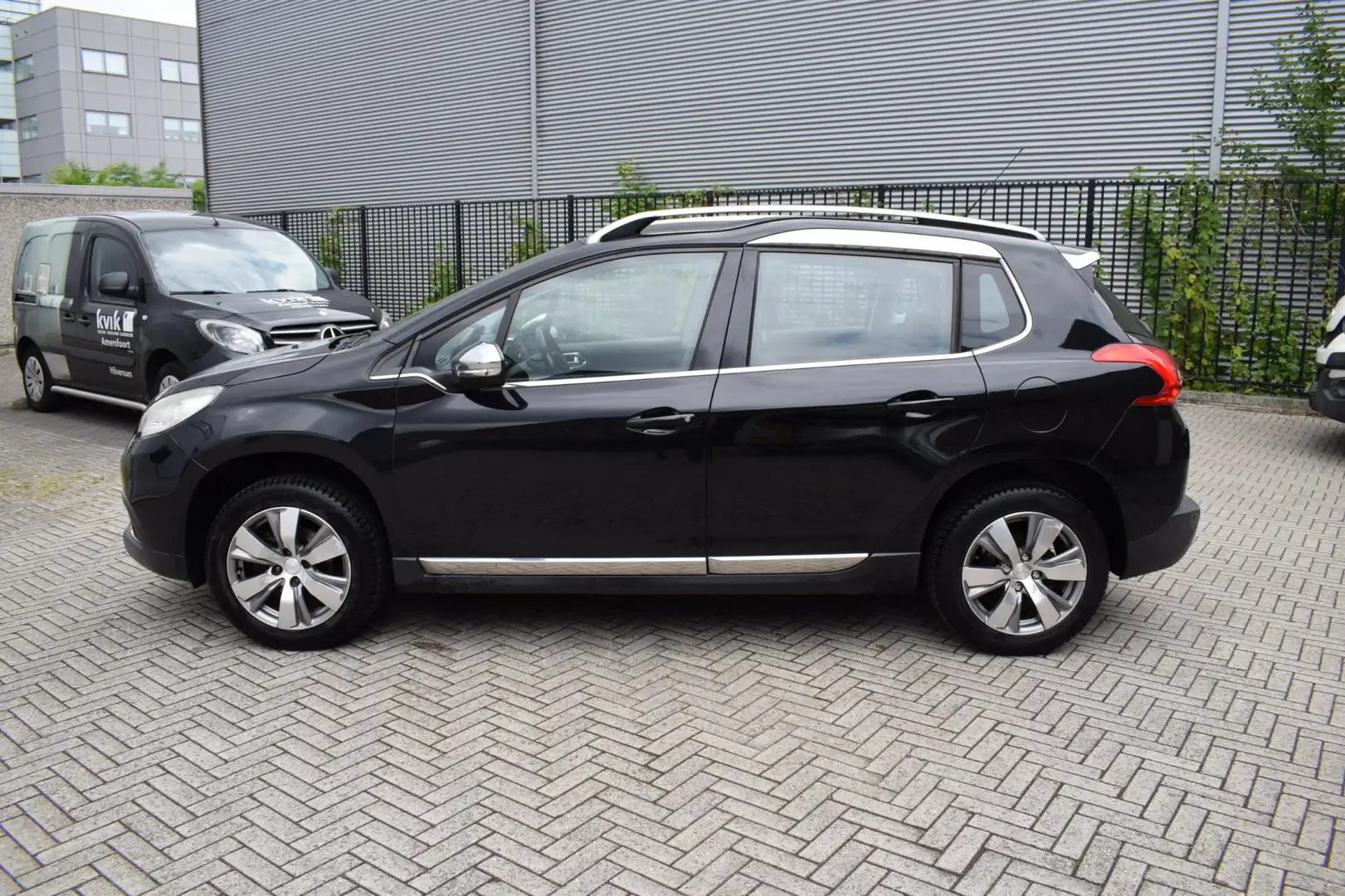 Peugeot 2008 1.2 VTi Allure 6 mnd GARANTIE NLauto DealerOH Nwe Zwart - 2