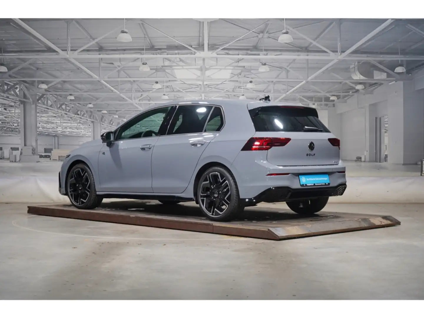 Volkswagen Golf VIII R-Line 1.5 eTSI Black Style Business Pak Grau - 2