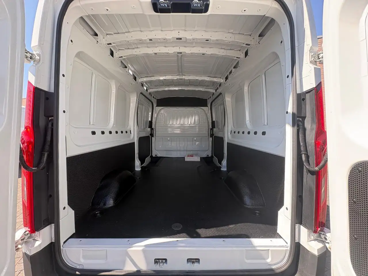 Maxus eDeliver 9 2025