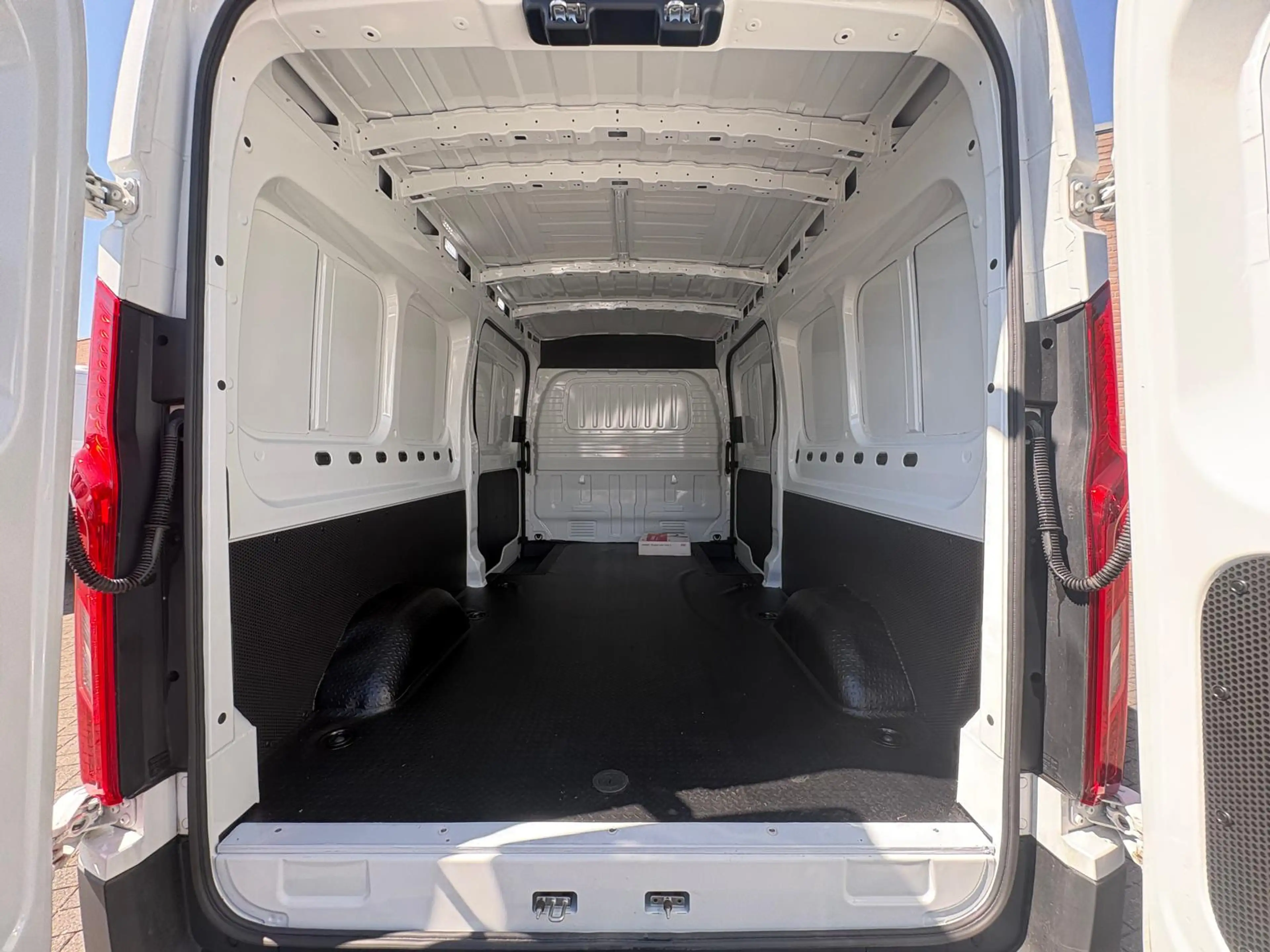 Maxus eDeliver 9 L3H2 72kWh 280KM Actieradius / Carplay / 100% Elek — photo 3