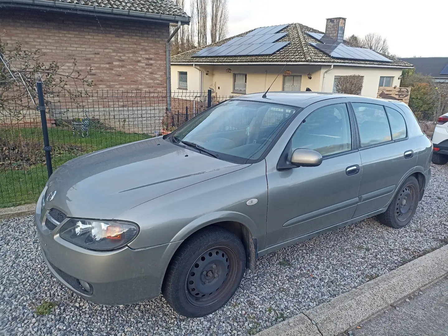 Nissan Almera 1.5i - 1