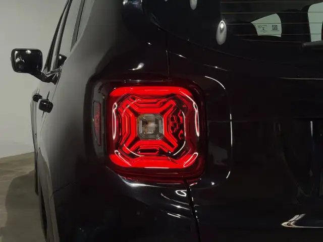 Jeep Renegade view 12