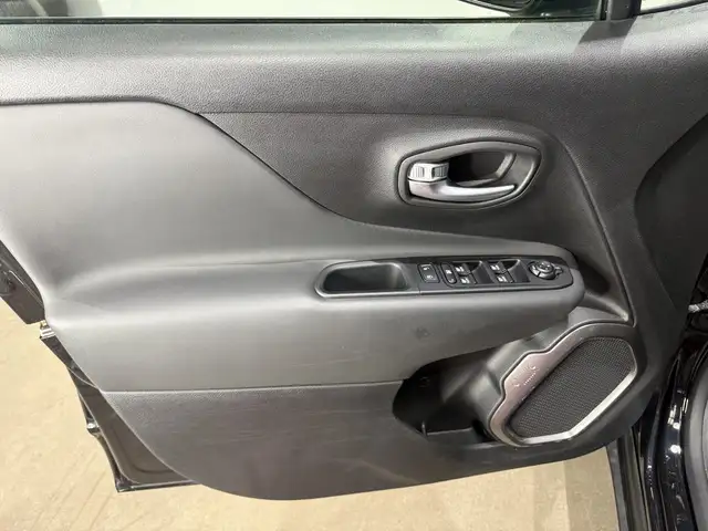 Jeep Renegade view 14