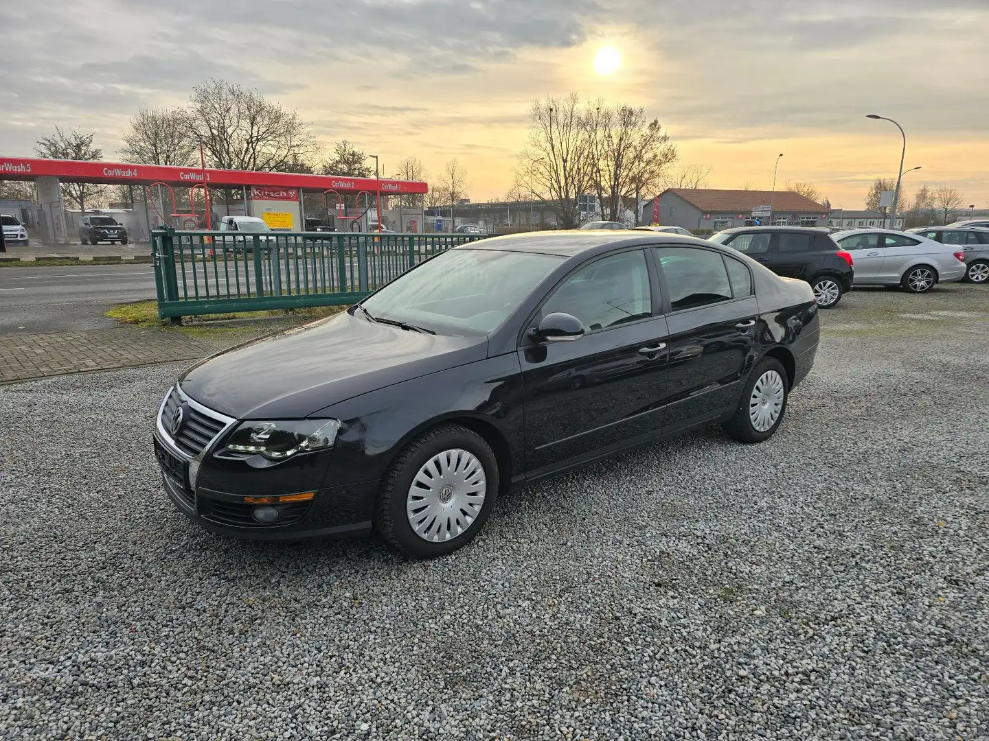 Volkswagen Passat Lim. Trendline TÜV NEU Noir - 1