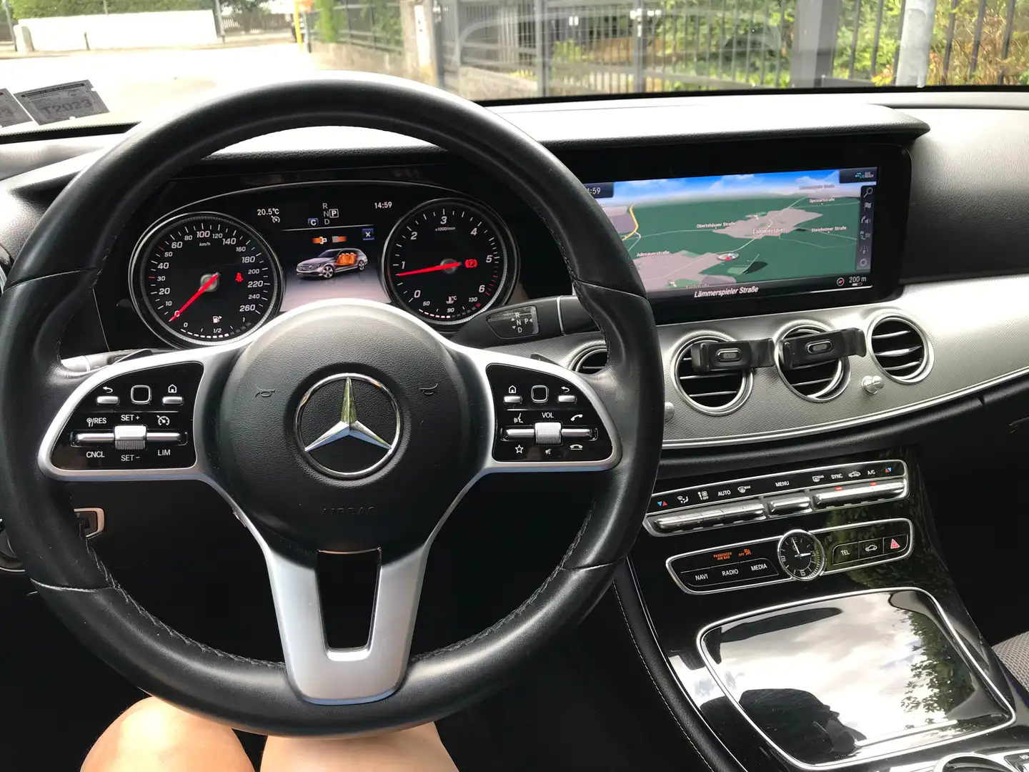 Mercedes-Benz E 200 E 200 d T 9G-TRONIC Avantgarde Schwarz - 2