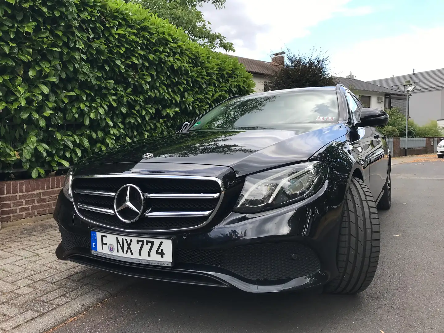 Mercedes-Benz E 200 E 200 d T 9G-TRONIC Avantgarde Schwarz - 1