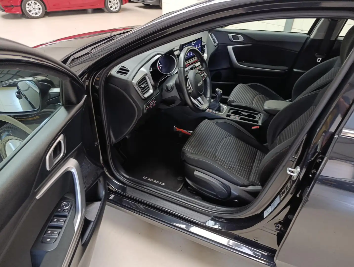 Kia Ceed / cee'd 1.0 T-GDi DynamicLine Ecc | Lmv | Navi | Camera | Zwart - 2