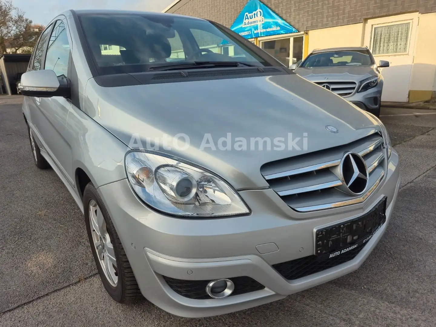 Mercedes-Benz B 200 Autotr 2.Hand P-Assist Klimaaut. 92tkm AHK Silber - 2