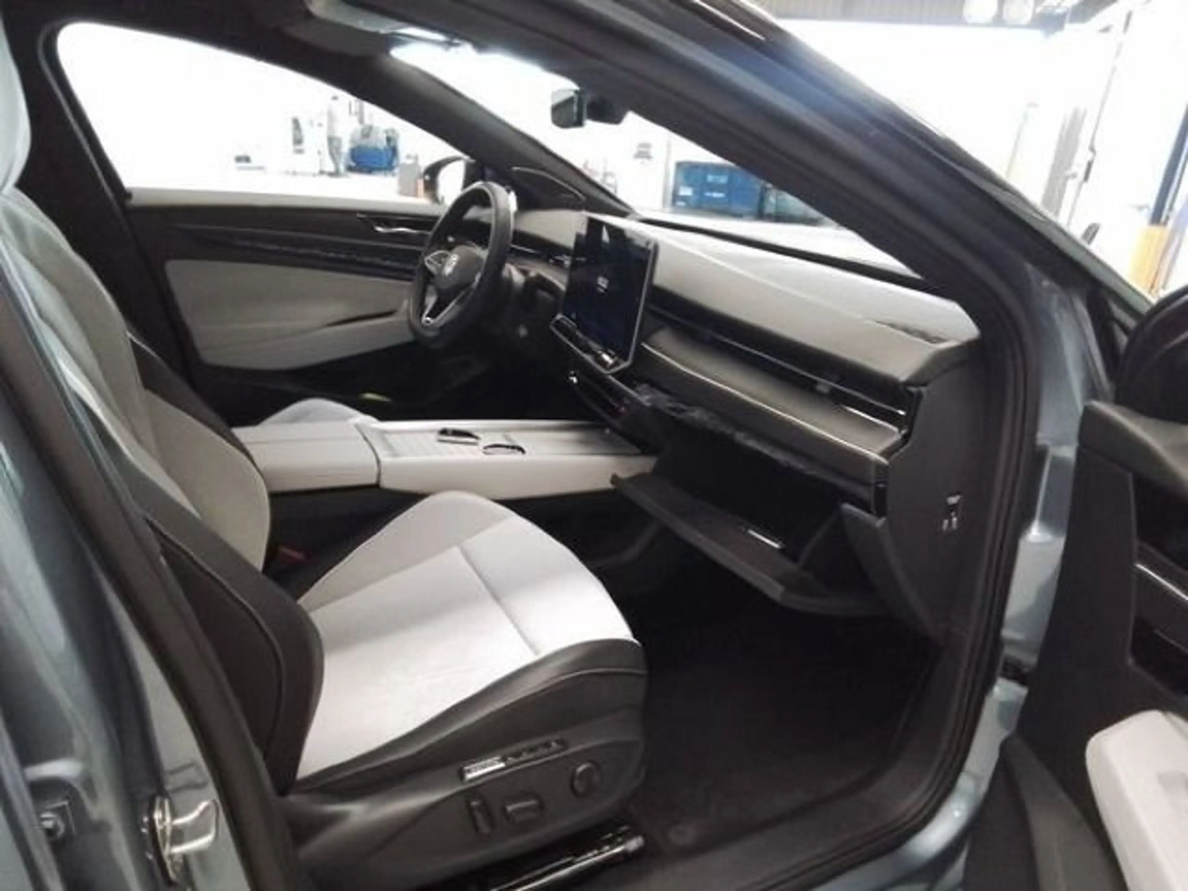 Volkswagen ID.7 Pro S Navi AHK LED-Matrix Pano Kamer — photo 7