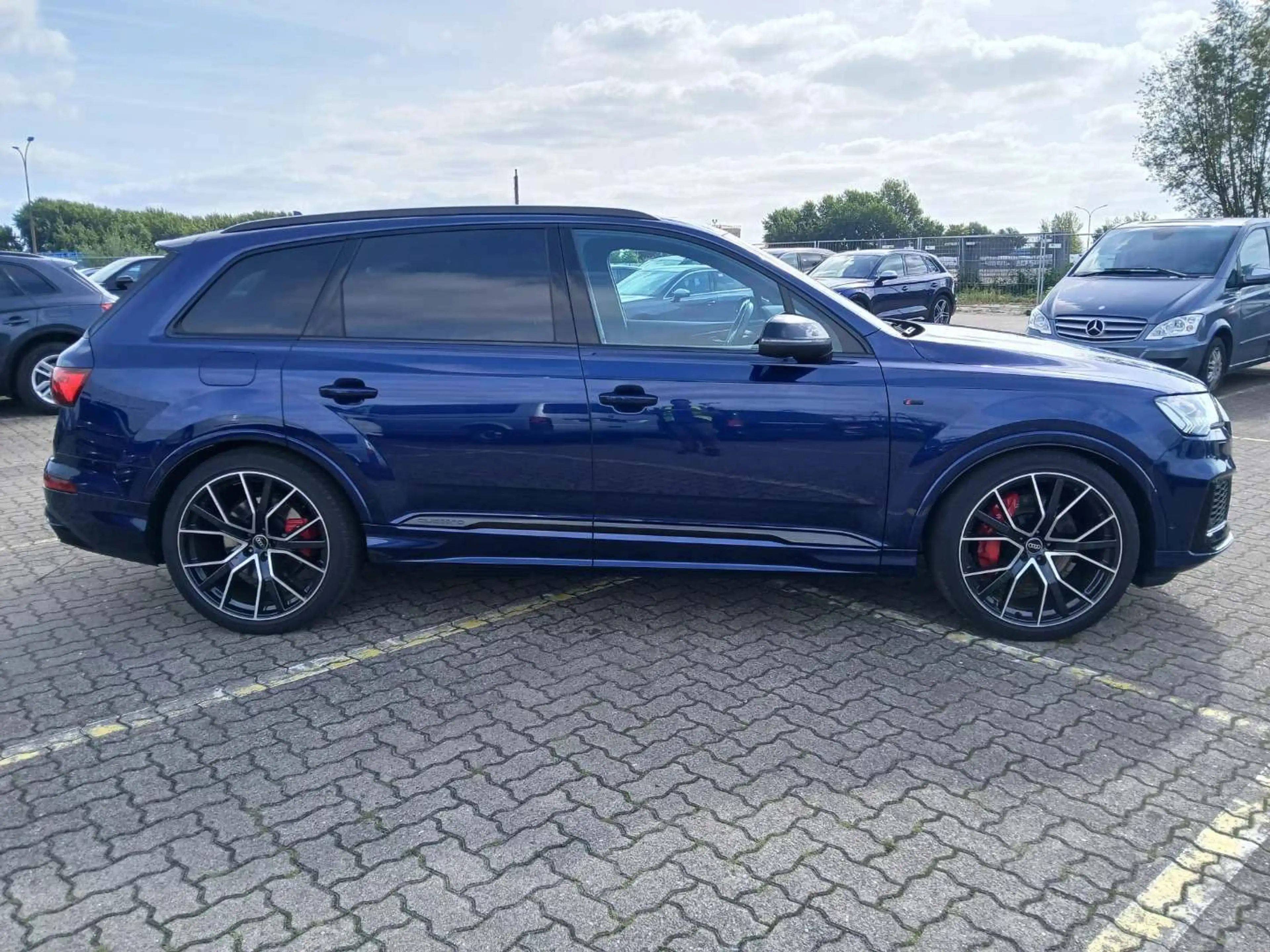 Audi Q7 Competition plus 7-Sitze/Laser/22Zoll/Pano/ — photo 6