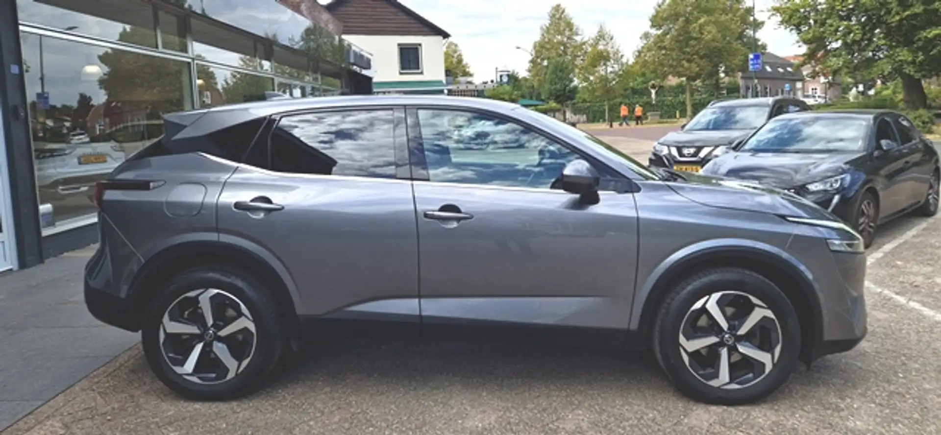 Nissan Qashqai 1.3 158PK DIG-Turbo Mild-Hybrid X-Tronic A/T Tekna Grijs - 2