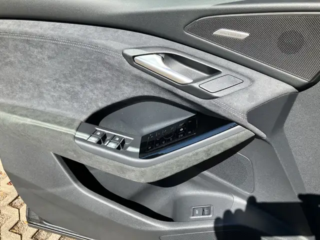Audi E-Tron view 8