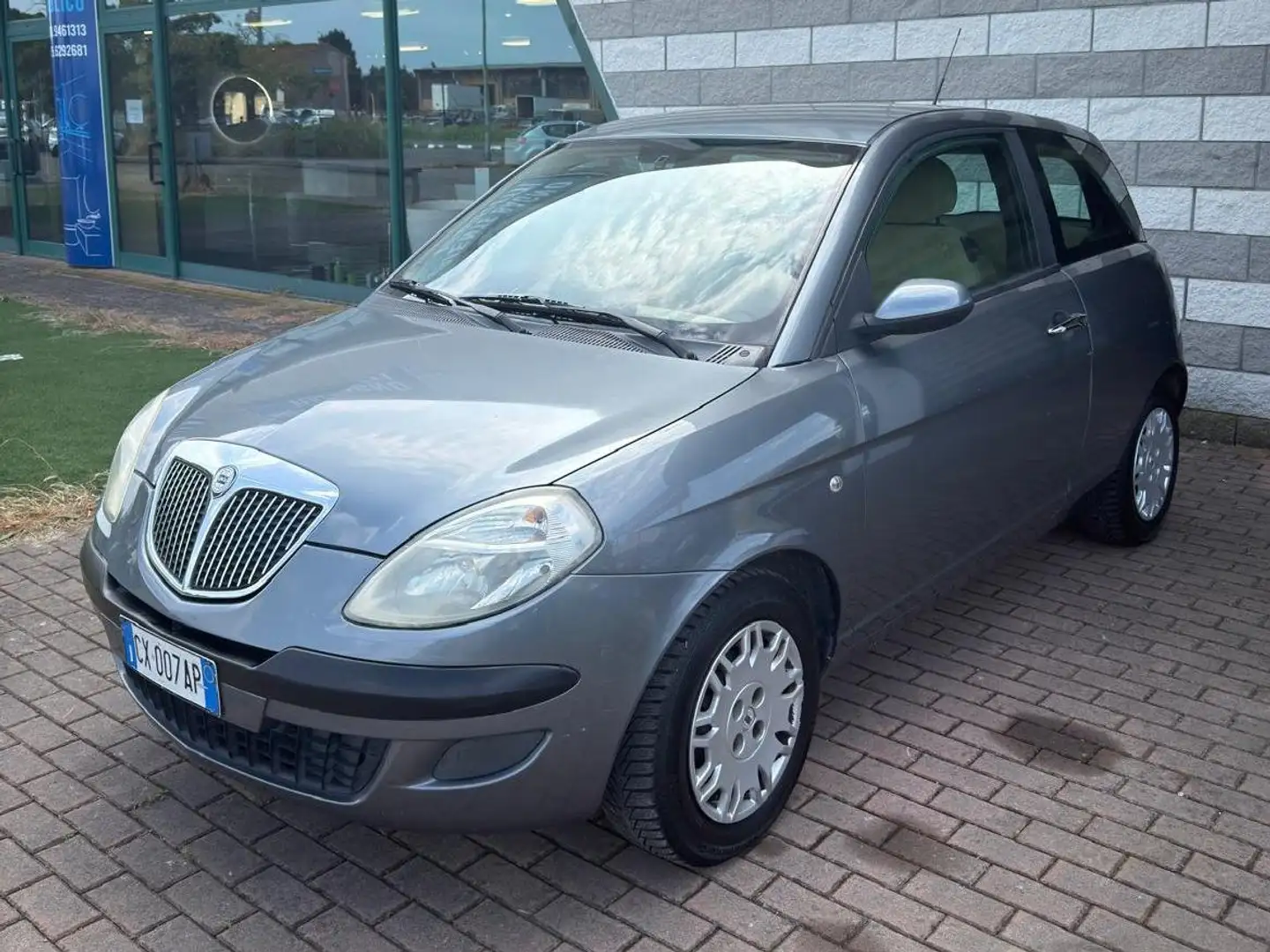 Lancia Ypsilon Ypsilon II 2003 1.2 8v Argento Grijs - 2