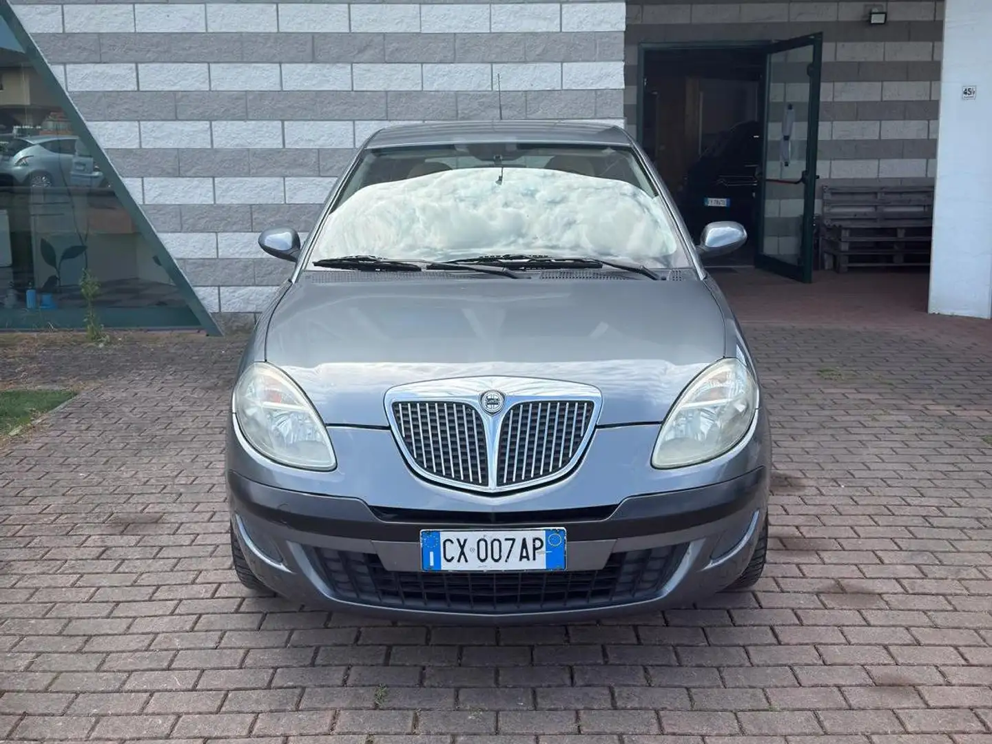 Lancia Ypsilon Ypsilon II 2003 1.2 8v Argento Grijs - 1