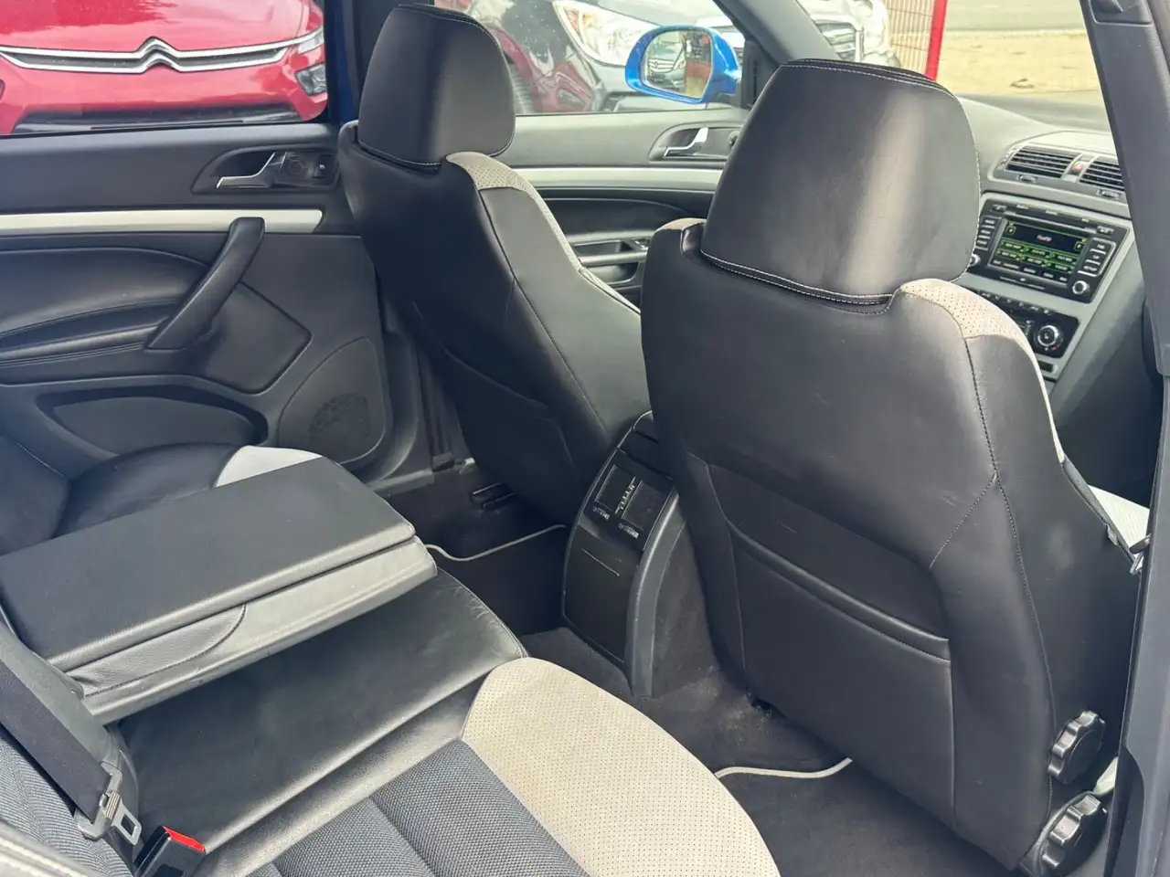 SKODA OCTAVIA COMBI RS 2.0 TFSI 200ch - PACK SPORT - SIÈGES SPORT CHAUFFANTS - XÉNON - ATTELAGE - JANTES ALLIAGE