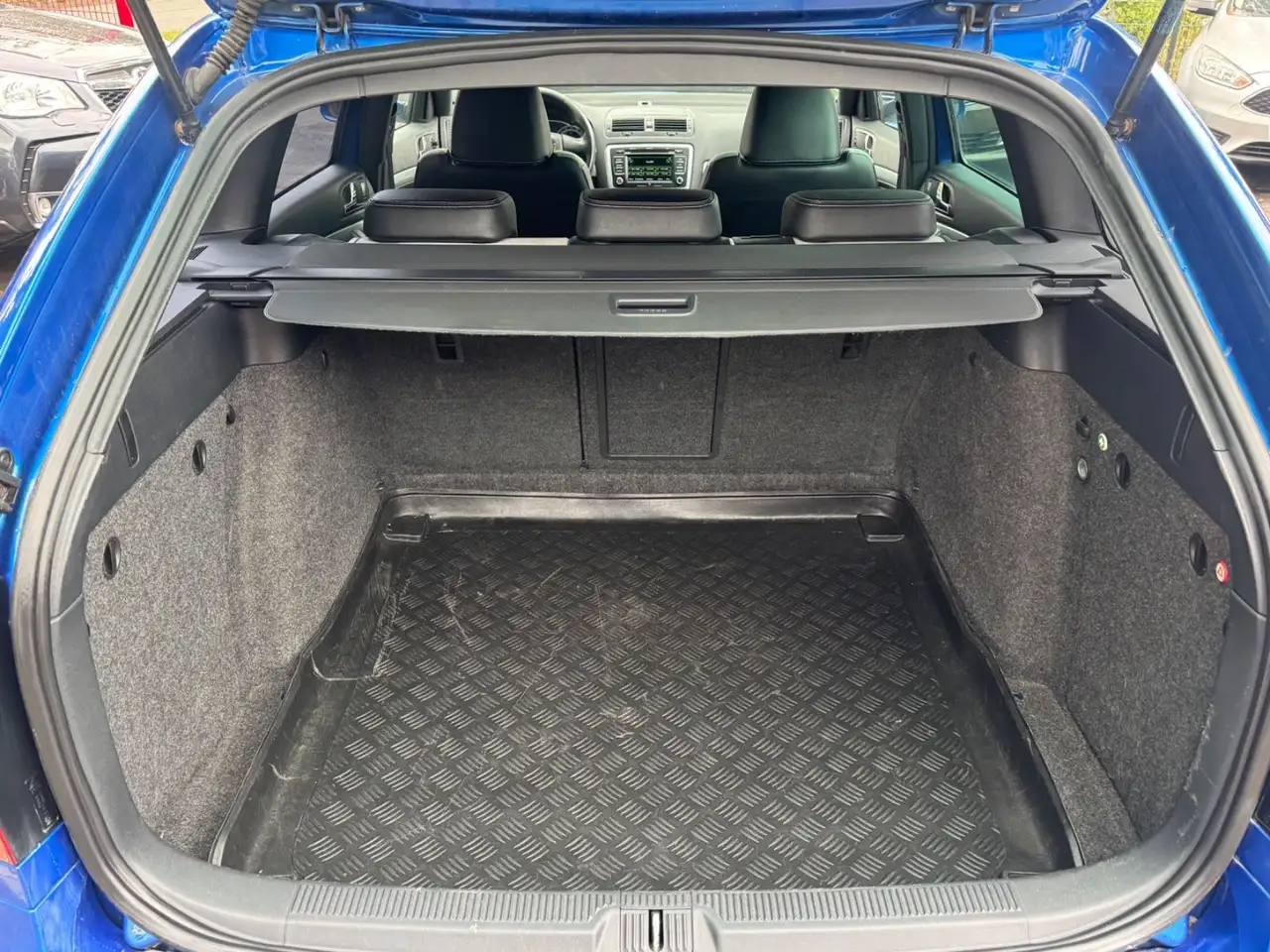SKODA OCTAVIA COMBI RS 2.0 TFSI 200ch - PACK SPORT - SIÈGES SPORT CHAUFFANTS - XÉNON - ATTELAGE - JANTES ALLIAGE