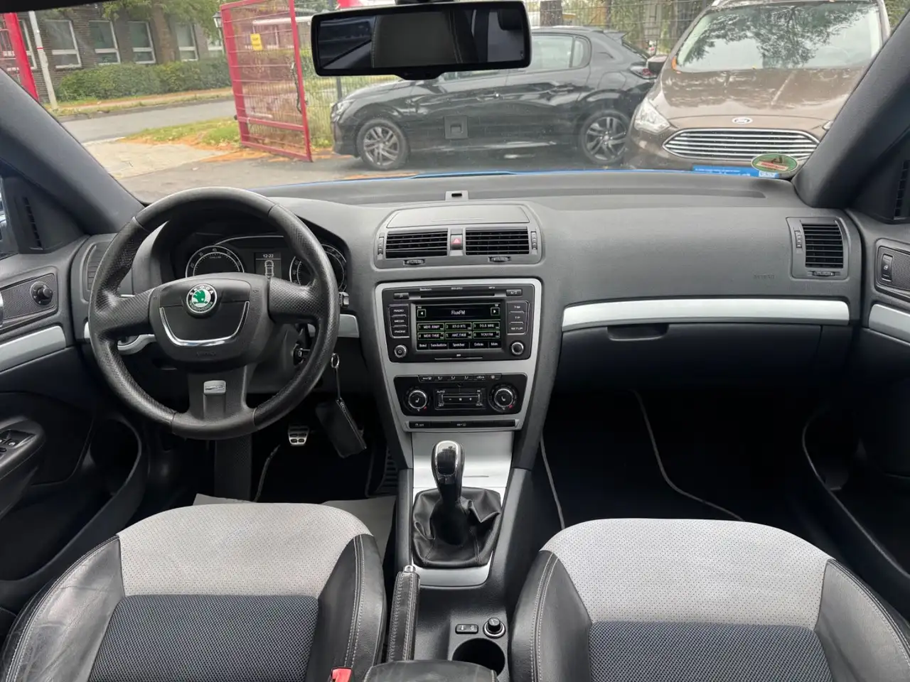 SKODA OCTAVIA COMBI RS 2.0 TFSI 200ch - PACK SPORT - SIÈGES SPORT CHAUFFANTS - XÉNON - ATTELAGE - JANTES ALLIAGE