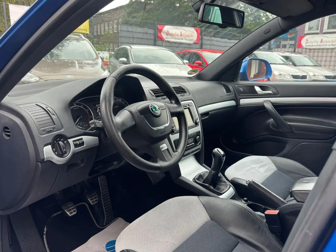 SKODA OCTAVIA COMBI RS 2.0 TFSI 200ch - PACK SPORT - SIÈGES SPORT CHAUFFANTS - XÉNON - ATTELAGE - JANTES ALLIAGE