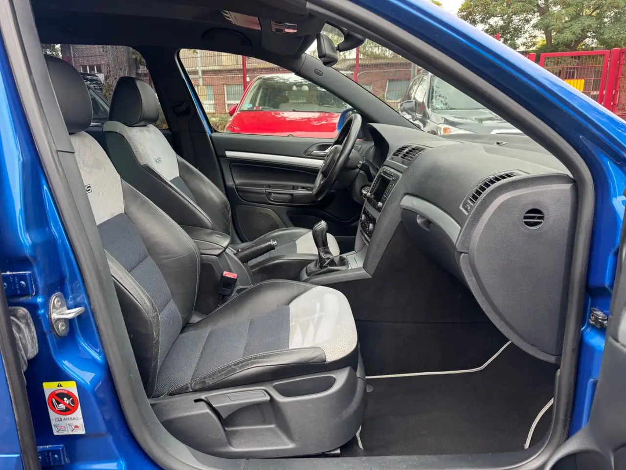 SKODA OCTAVIA COMBI RS 2.0 TFSI 200ch - PACK SPORT - SIÈGES SPORT CHAUFFANTS - XÉNON - ATTELAGE - JANTES ALLIAGE