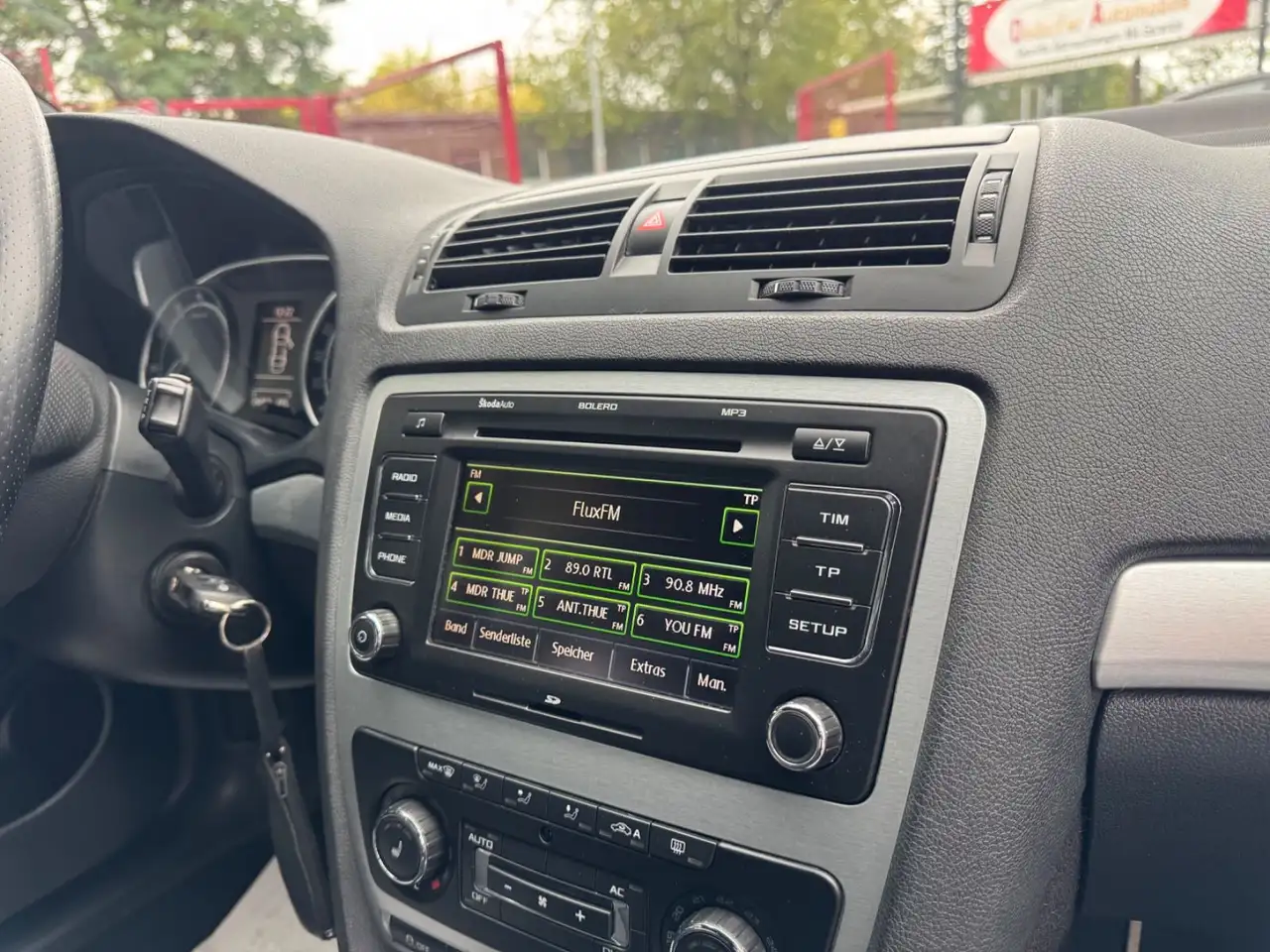 SKODA OCTAVIA COMBI RS 2.0 TFSI 200ch - PACK SPORT - SIÈGES SPORT CHAUFFANTS - XÉNON - ATTELAGE - JANTES ALLIAGE